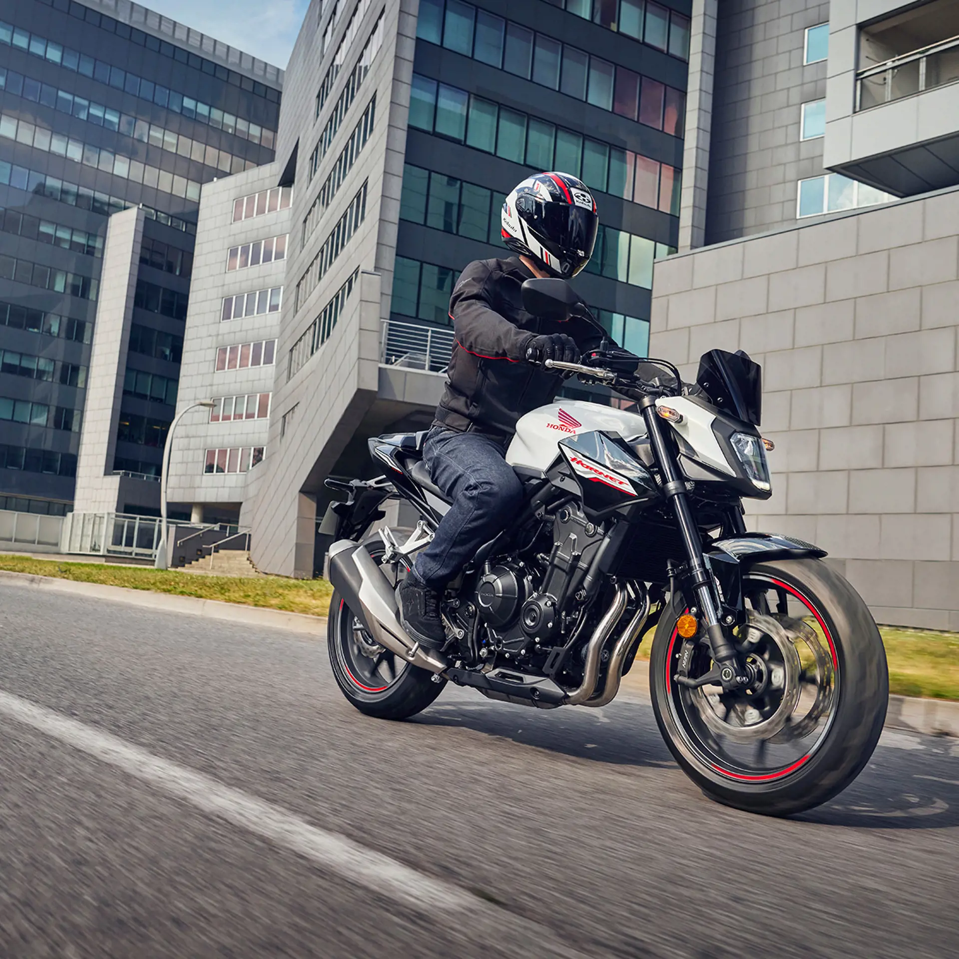 Honda CB500 Hornet med råt design og høj køreglæde